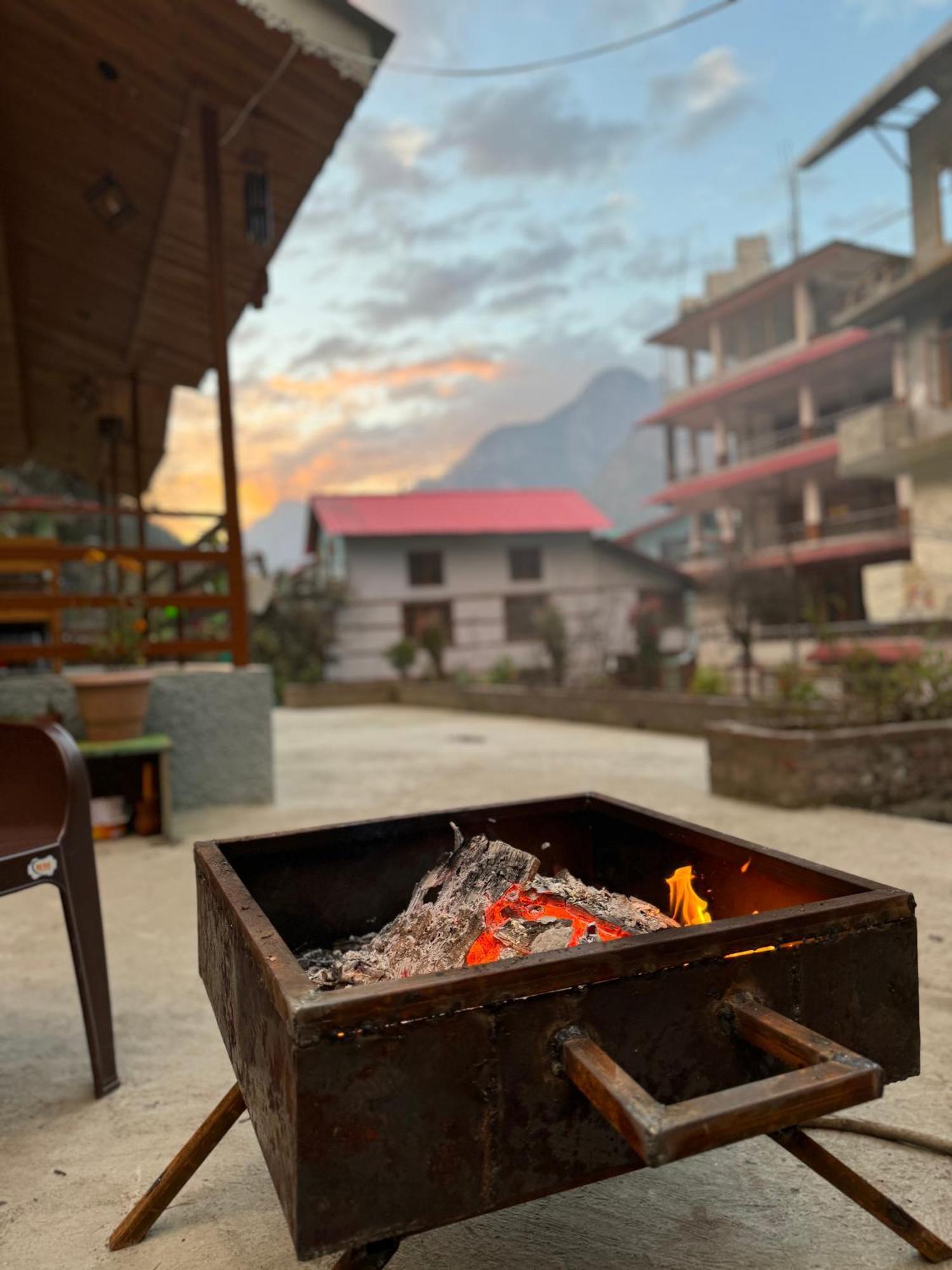 Delight Homestay Kasol Eksteriør billede